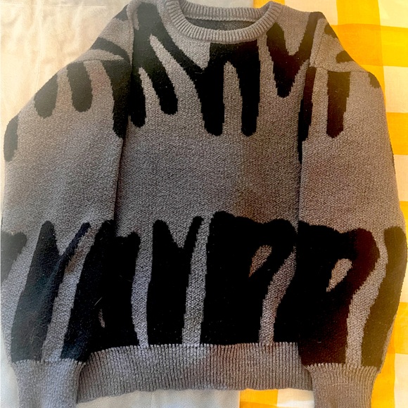 Medium, Gender Neutral, dark gray with black waves - Picture 2 of 2